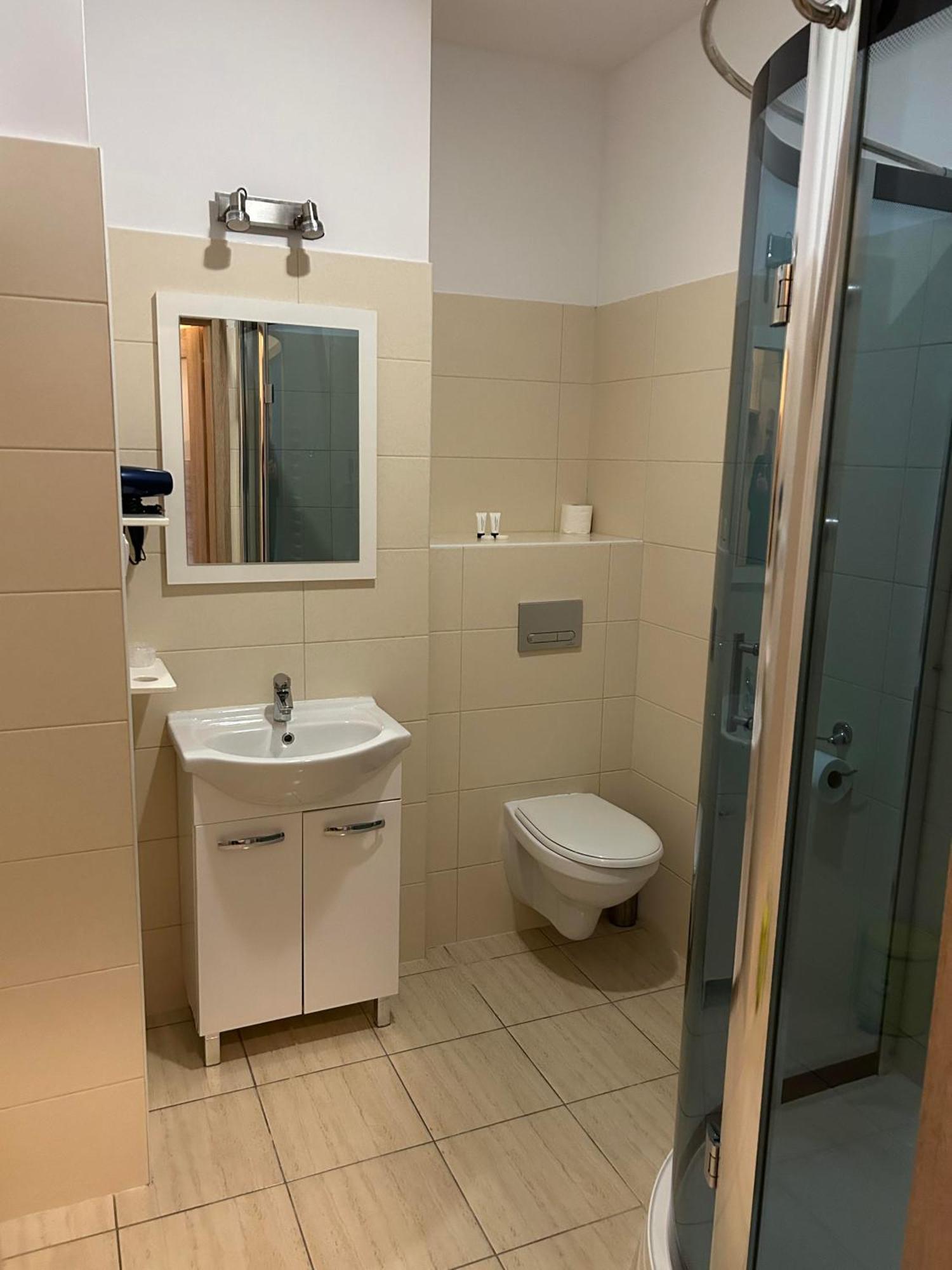 H-T-L Apartamenty Junior Nowa Sol Εξωτερικό φωτογραφία