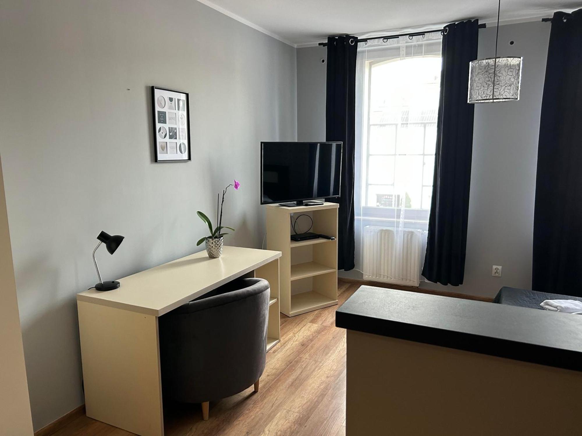 H-T-L Apartamenty Junior Nowa Sol Εξωτερικό φωτογραφία