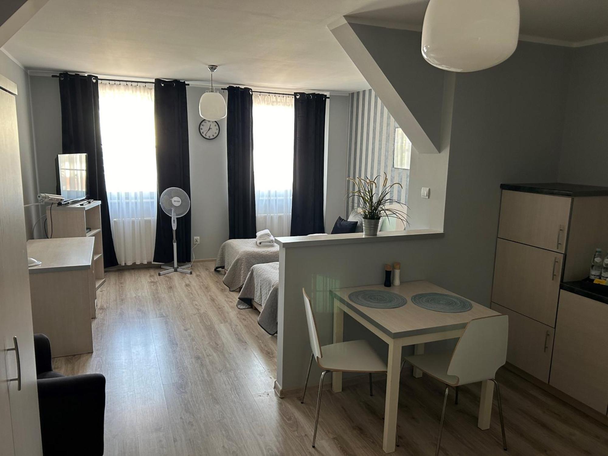 H-T-L Apartamenty Junior Nowa Sol Εξωτερικό φωτογραφία